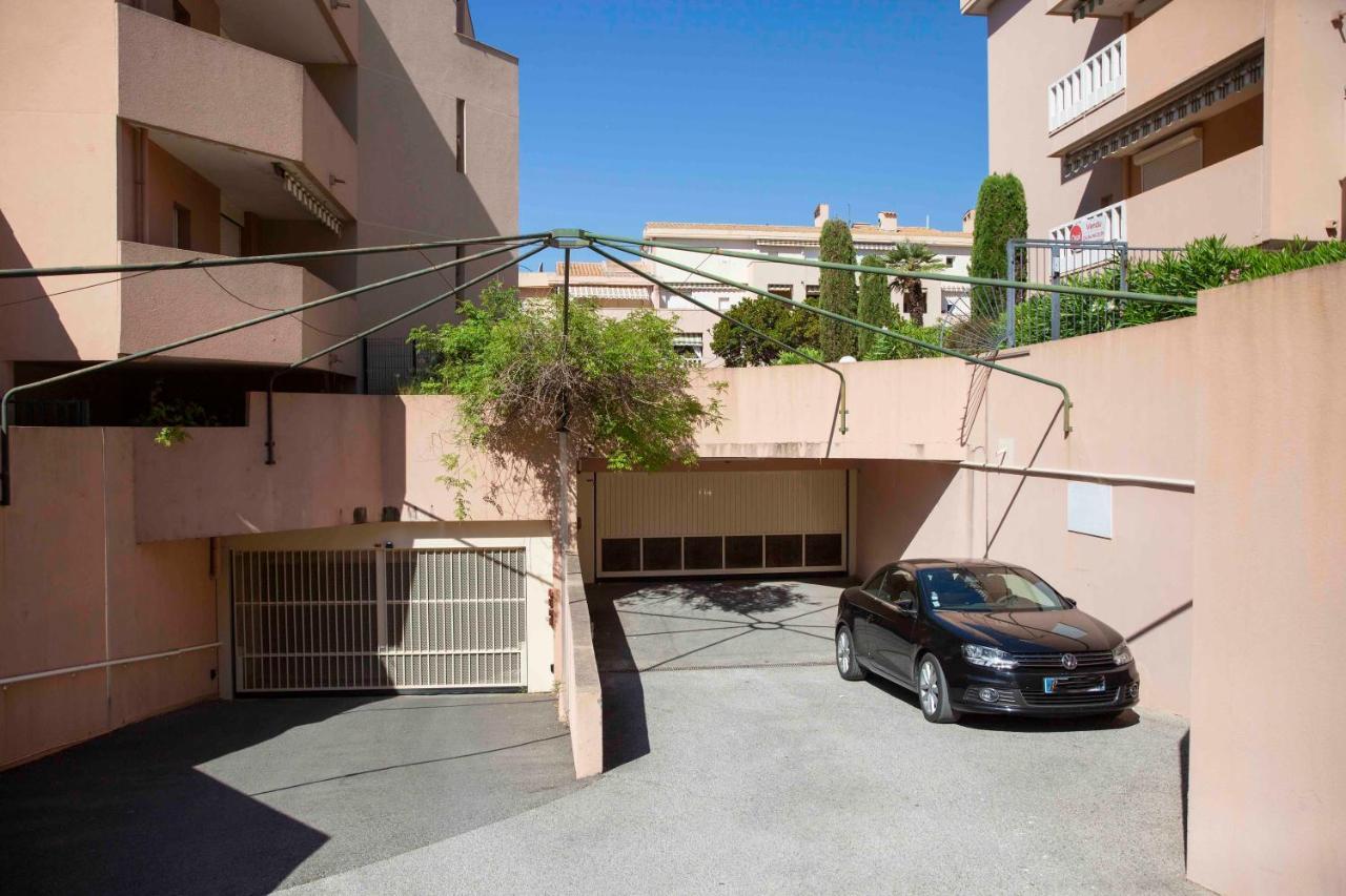 Le Ptit Max Centre Ville - Terrasse Sainte-Maxime Esterno foto